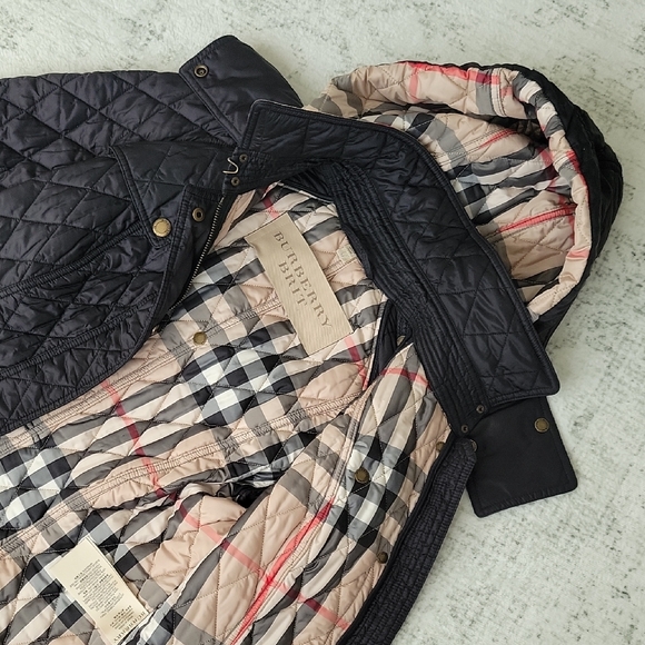 Burberry Black Quilted Puffer Coat with Signature Beige Check Lining - Picture 4 of 16
